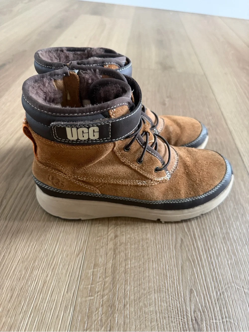 UGG Kids Arren Weather Suede Boots Chestnut Brown Size 5 Youth 1132270K